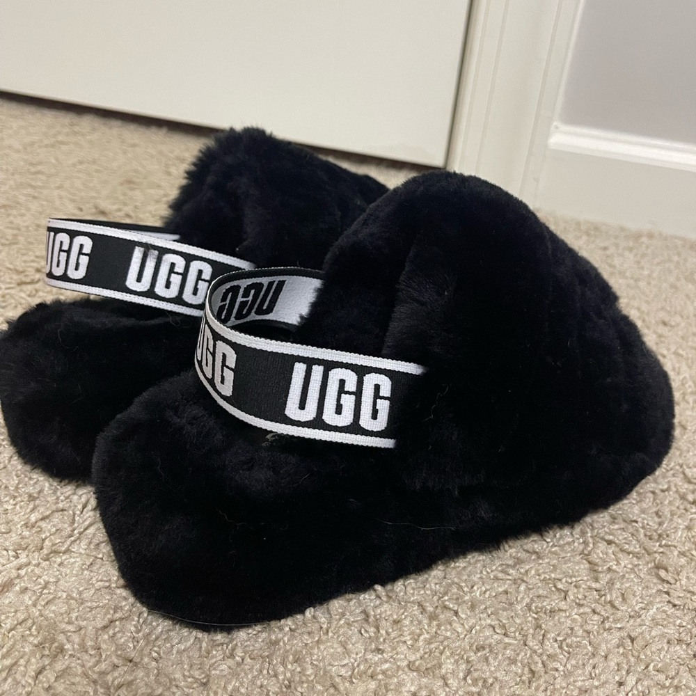 black UGG Fluff Yeah slippers